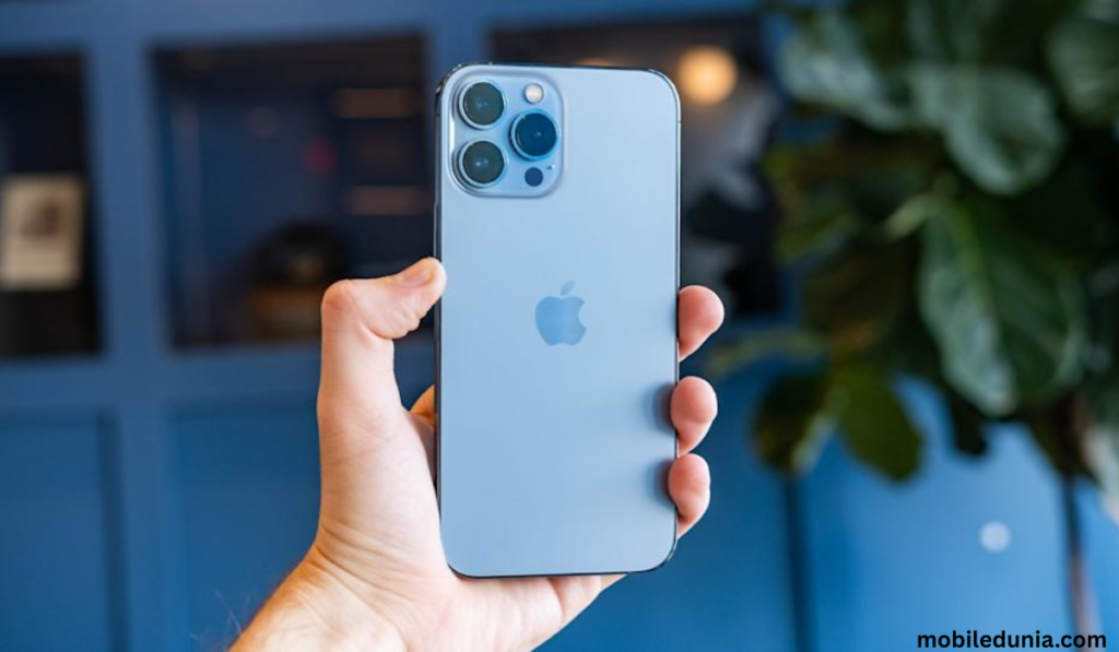 iPhone 13 Pro Max का बैक डिजाइन – ट्रिपल कैमरा सेटअप और प्रीमियम ग्लास फिनिश