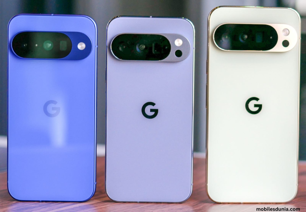 Google Pixel 10a हैंड में पकड़कर इस्तेमाल करते हुए